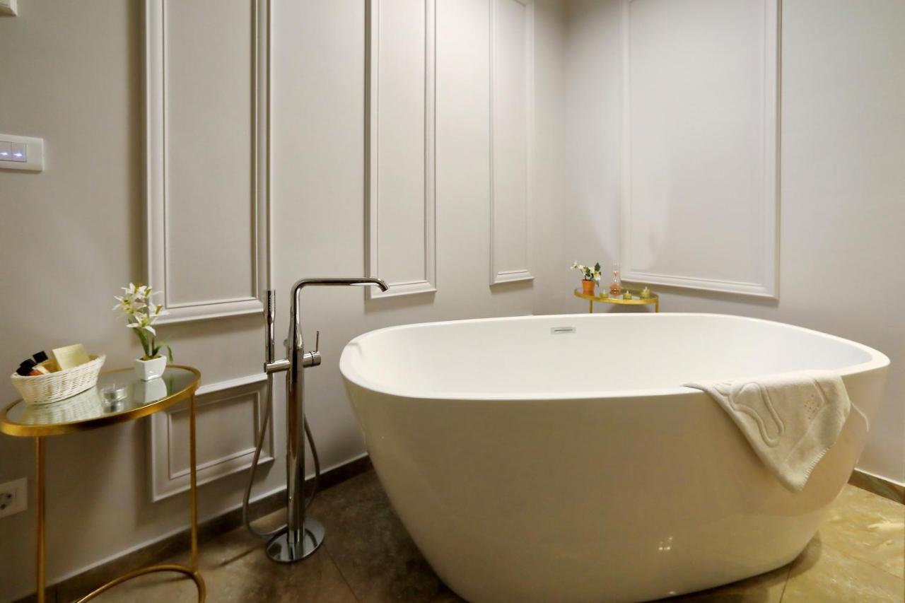 Nocleg ze śniadaniem Luxury Kadena 4*